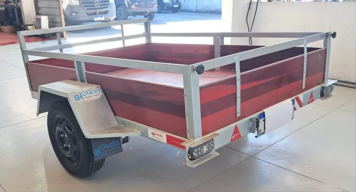 Carretinha semi nova
