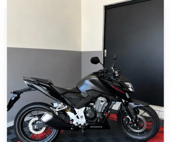 CB 300F PRETA 2023