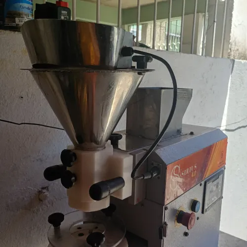 Máquina de modelar salgado