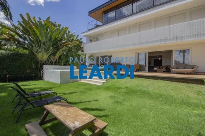 SOBRADO - CIDADE JARDIM - SP