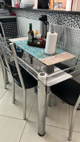Conjunto de mesa - tampa de vidro - com 6 cadeiras