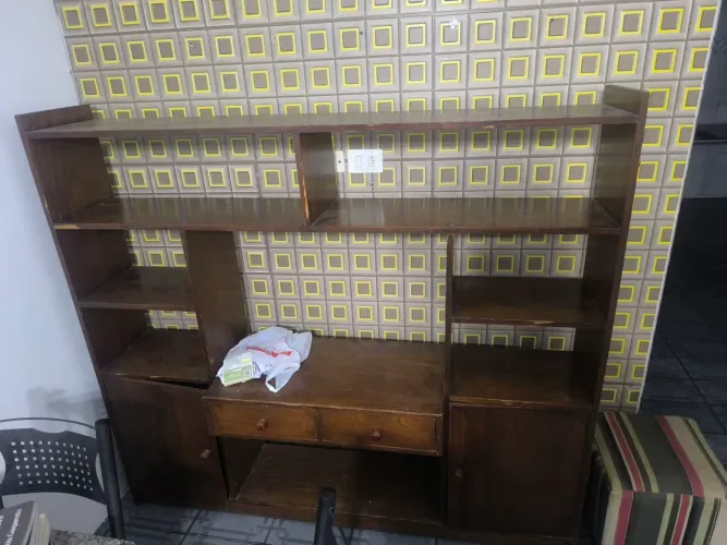 Armário de madeira (estilo rack)