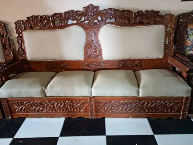 Conjunto de sofá entalhado na cerejeira 4 peças. Digno de um Rei