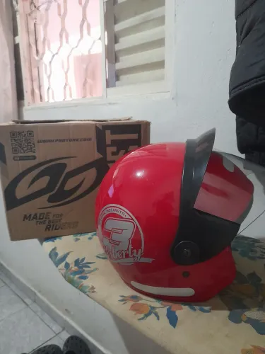 Capacete aberto