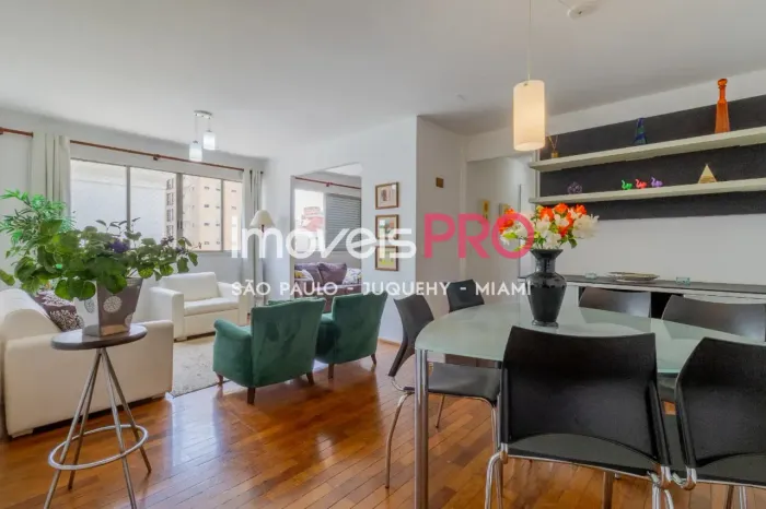 Apartamento à venda em Moema
