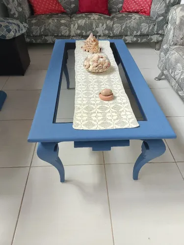Mesa de centro clássica estilizada / 60 X 1,20.