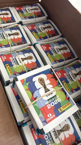 Kit 50 pacotinhos de figurinhas Copa do Mundo FIFA 2026