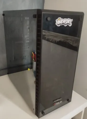 Gabinete Neologic NLI801 (Mid Tower), com fonte e HDD.