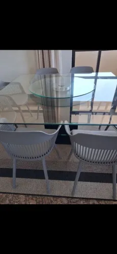 Mesa da lider com oito cadeiras