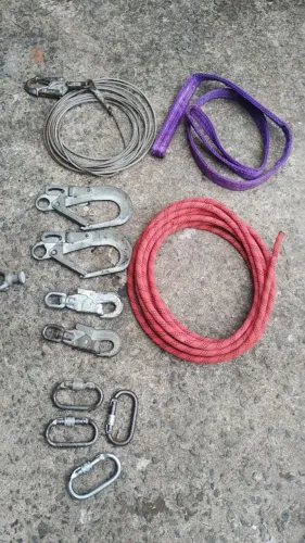 Cordas e equipamentos de rapel