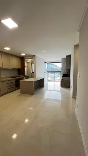 Locação Anual - Apartamento semi-mobiliado 2 dormitórios e 2 vagas - Praia Brava
