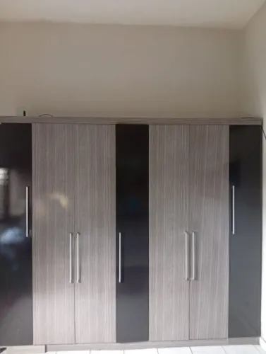 vendo guarda roupa 8 portas 4 gavetas embutidas