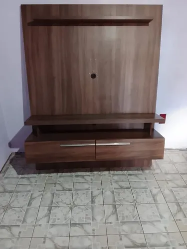 Suporte de parede para tv com gavetas e prateleira por 600 reais