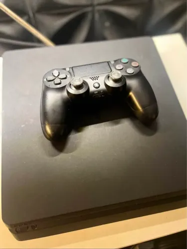 Playstation 4 slim 1TB 1 controle