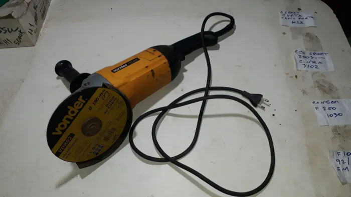 Esmerilhadeira Angular EAV 2600 W VONDER (Semi nova)