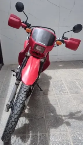 Honda Xr 200r- mecânica revisada, preço para vender rápido- aceito troca.