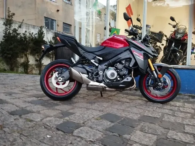 Suzuki GSX-S 1000 26/27