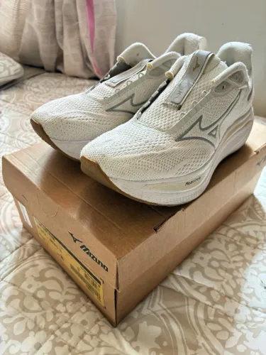 Tênis mizuno base prime