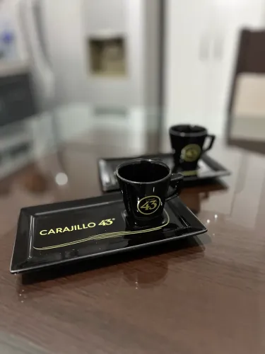 Kit 2 bandeja com 2 xícaras de café licor 43