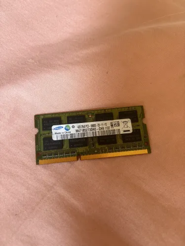 Memória RAM Samsung 4 GB DDR3 Notebook PC3-10600S 1333 MHz