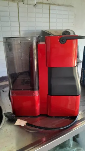 CAFETEIRA TRÊS CORAÇÕES 