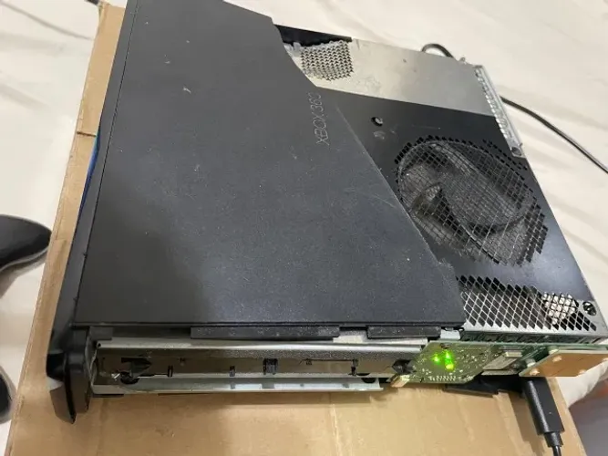xbox 360 slim somente o console funcionando