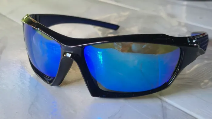 Óculos Esportivo azul 85$ top demais.
