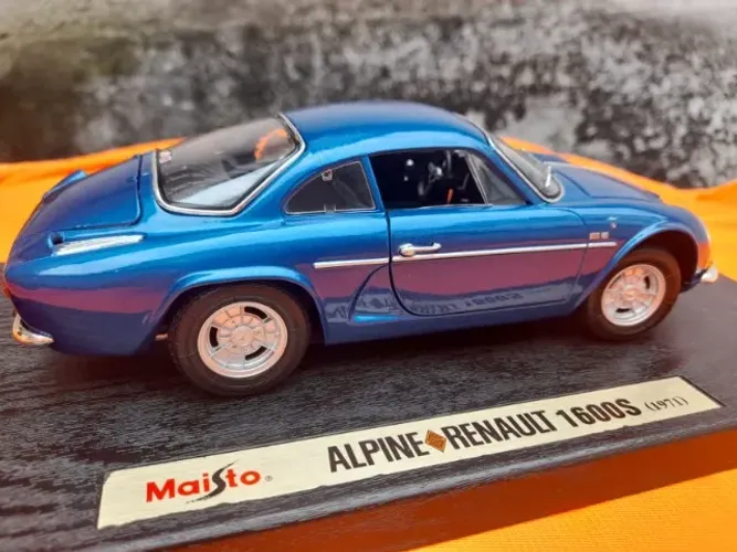 DieCast Metal - Alpine Renault 1600S - Maisto Escala 1/18