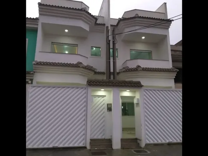 Casa de condomínio para aluguel possui 180 metros quadrados com 4 quartos