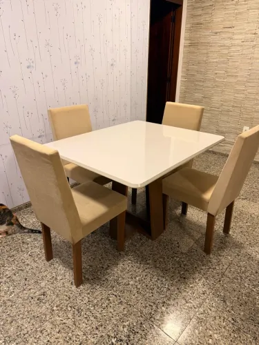 Mesa e 4 cadeiras