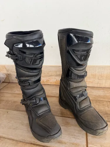 Bota de trilha 38