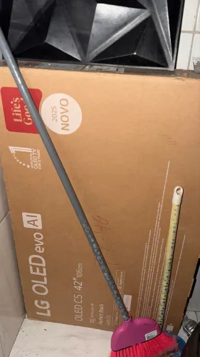 Tv oled LG 42? c5 premium 4k 144hz com ia integrada