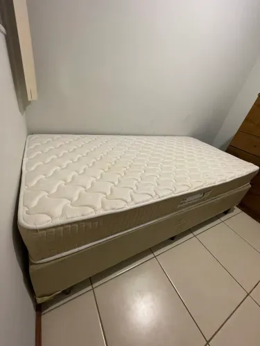 Cama box solteiro D33 novinha!!