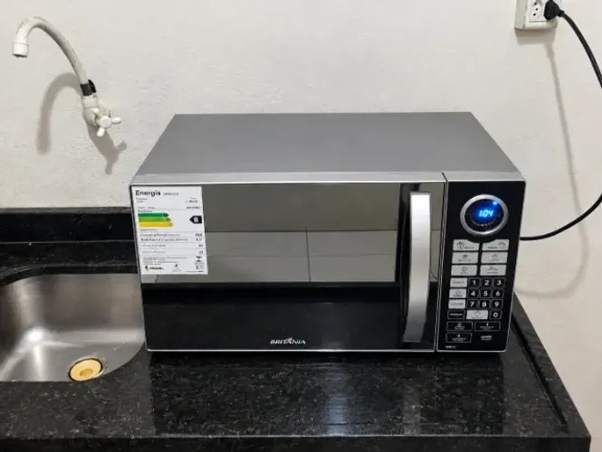 Micro-ondas Britânia 30 Litros ótimo funcionamento