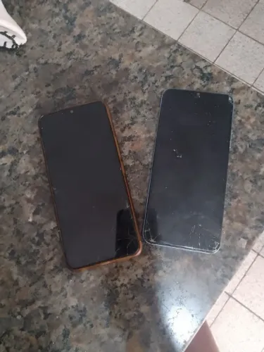 2 CELULARES, TECNO SPARK E REALME