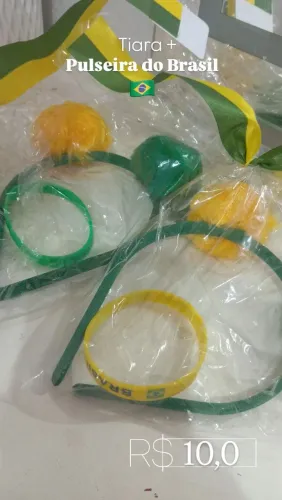 Tiara de pompom com pulseira do Brasil