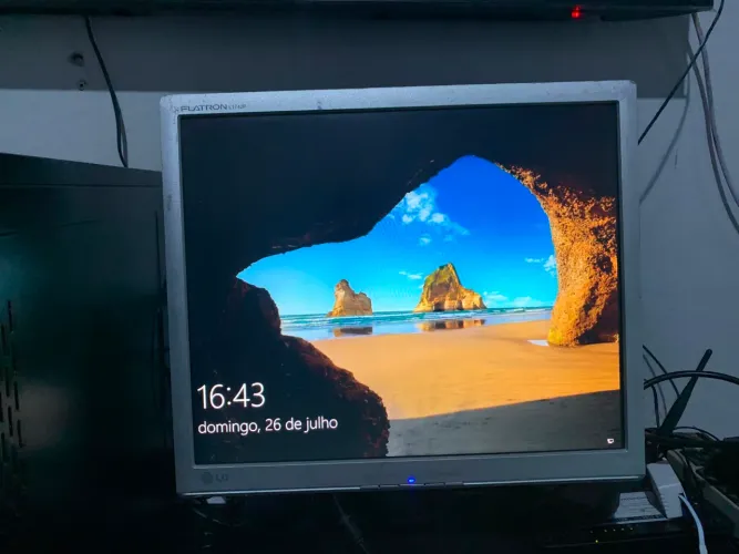Monitor LG Flatron L1742P"-Usado, funcionando perfeitamente