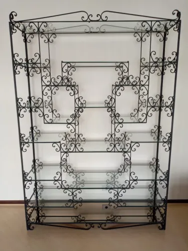 Prateleira decorativa em metal