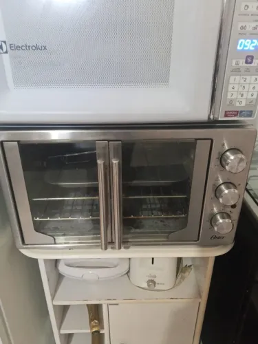 Forno elétrico e assadeira 