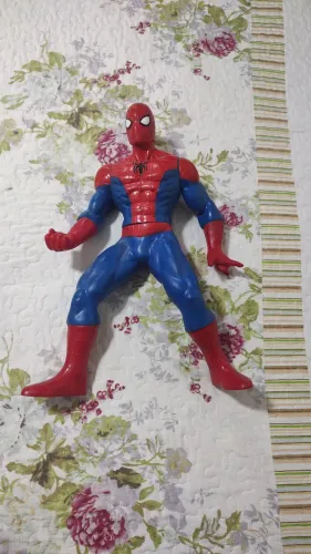 Boneco homem aranha