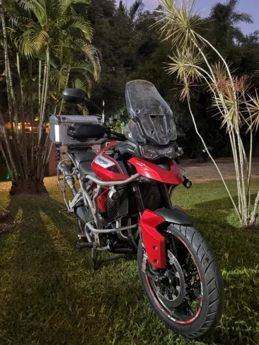 Tiger GT PRO 11000KM com diversos acessórios