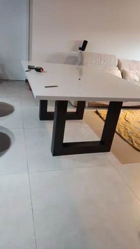 Ótima mesa de jantar.