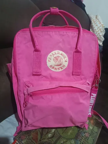 Mochila Kanken Fjallraven original 16l cor pink flamingo comprada na Suécia