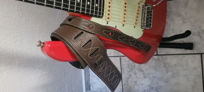 Guitarra stratocaster tagima Ea-pro3 edu ardanuy + cabo p10+pedestal + transmissor