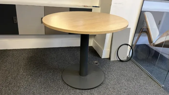 Mesa Circular para Reunião Pequena (base em disco)