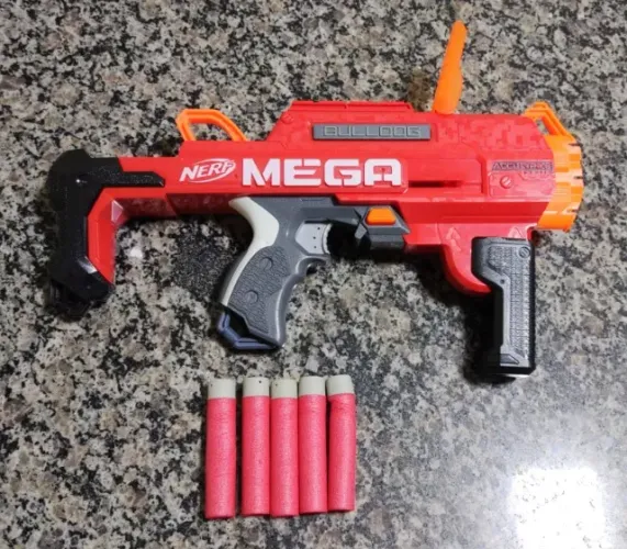 Blaster Nerf AccuStrike Mega Bulldog com 5 dardos