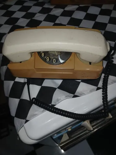 Telefone antigo modelo tijolinho