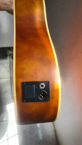 Violão elétrico Tonante e teclado musical Cassio CTK-1300