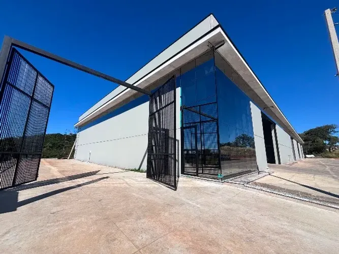 Galpão comercial novo | 2.300m², a 100 m do principal acesso de Mogi Mirim locação/venda