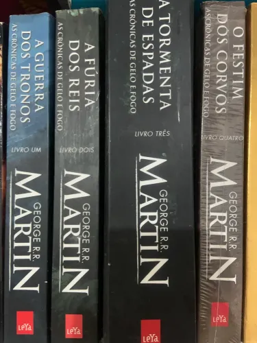 Livros Crônicas de gelo e fogo